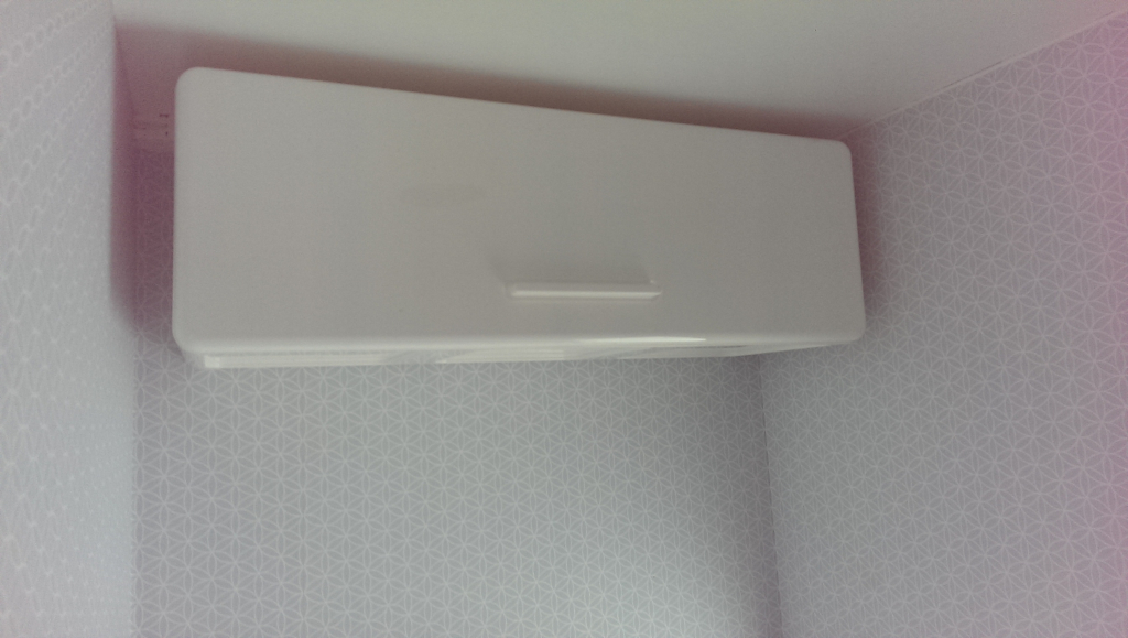 Badrumsskåpet monterat