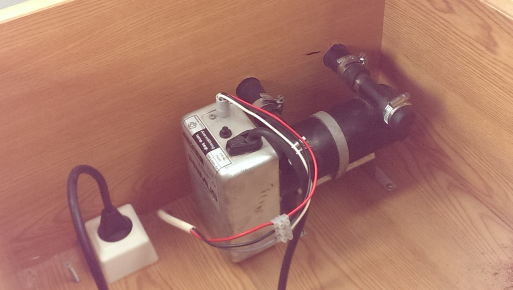 elpatronen monterad i soffgrupen