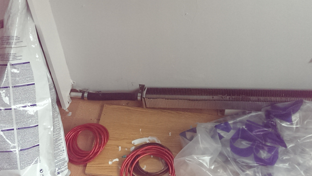 Elementrören under ytterdörren