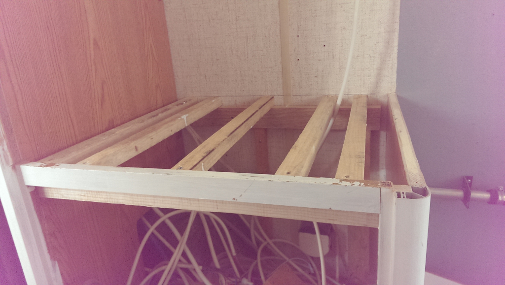 Hyllan till kylskåpet