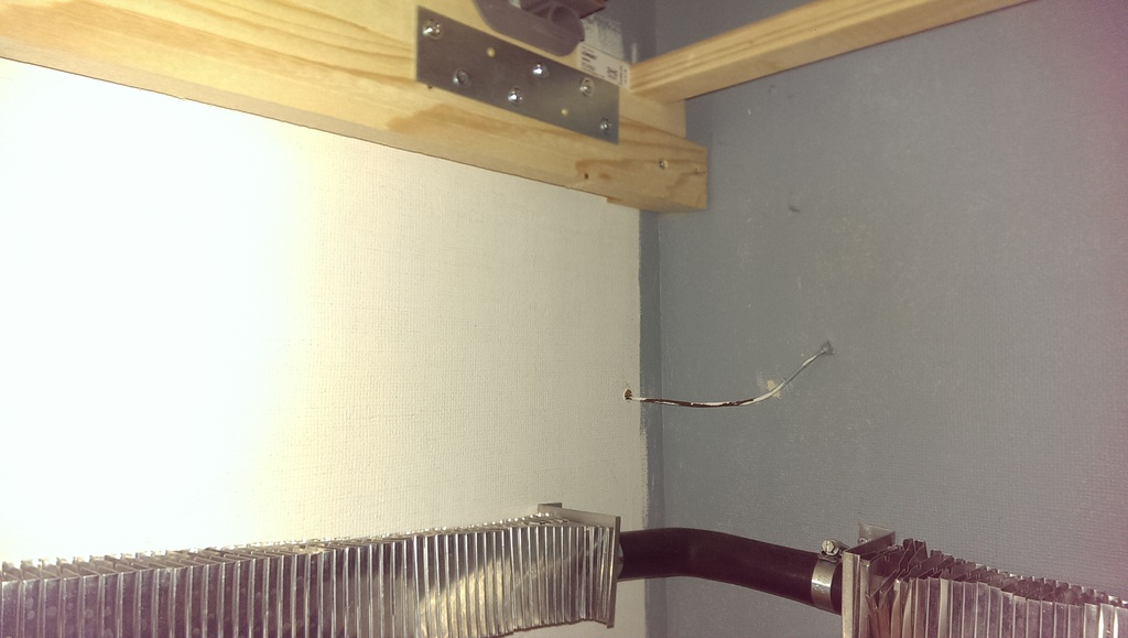 Fastsättning av sängen höger fram