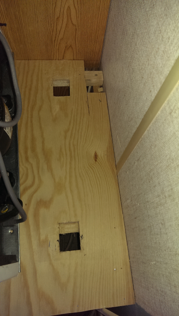 Hyllan under kylskåpet