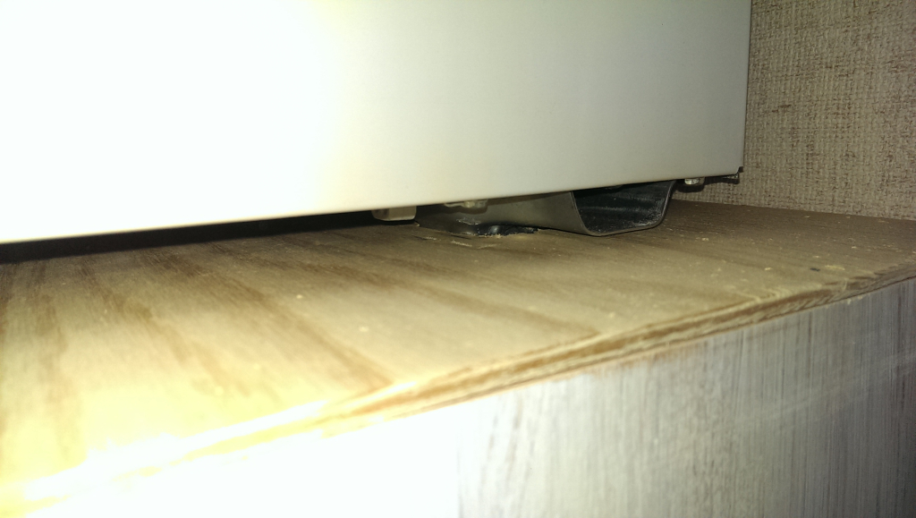 Bakkanten av kylskåptet