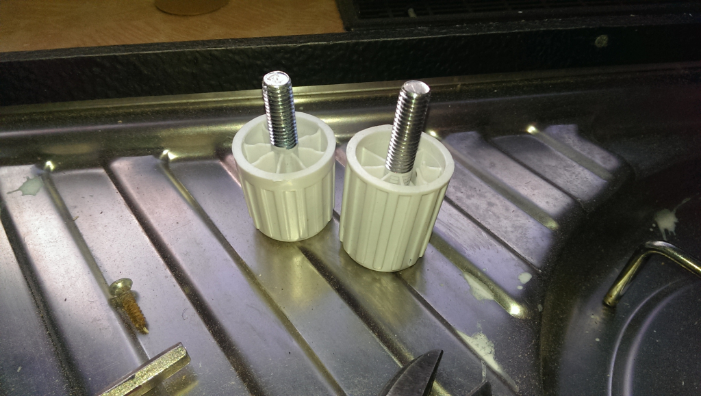 Fötterna till kylskåpet