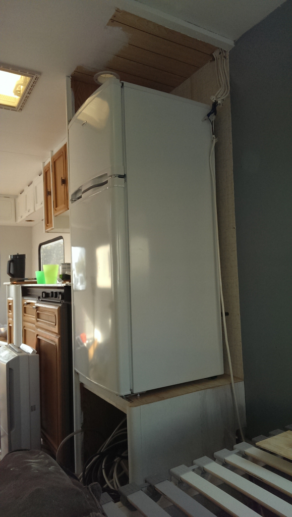 Kylskåpet på plats