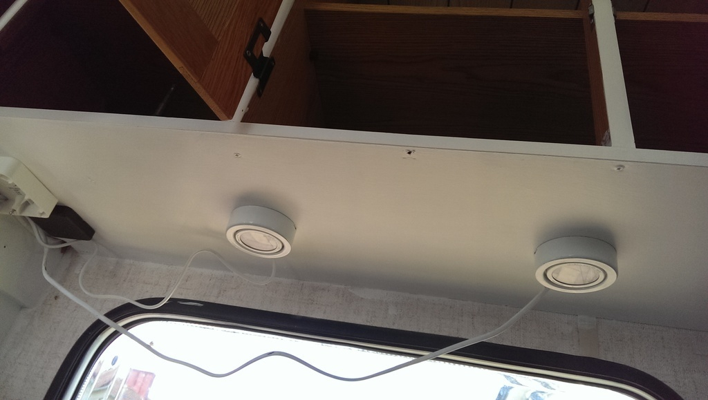 Belysningen över diskbänken 