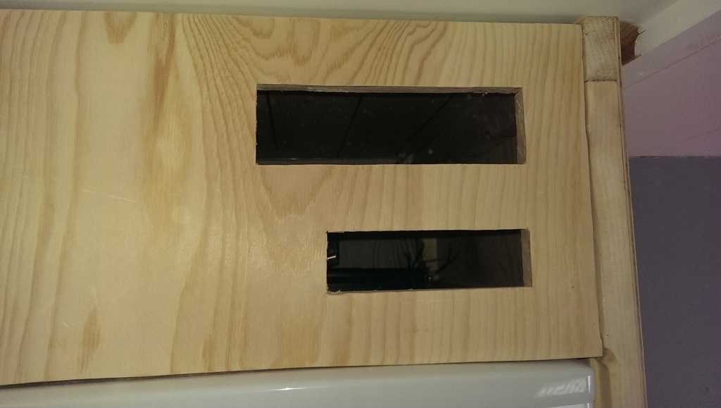 och så var hålen till stereon och värmestyrningen upptagna