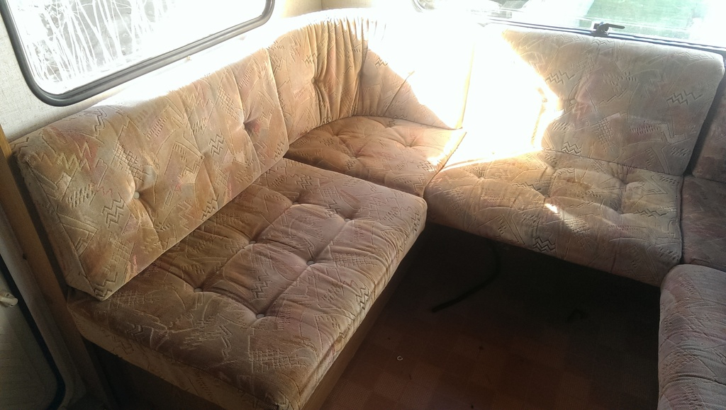 Dynorna på bakre soffrguppen i en Burstner 590 -91