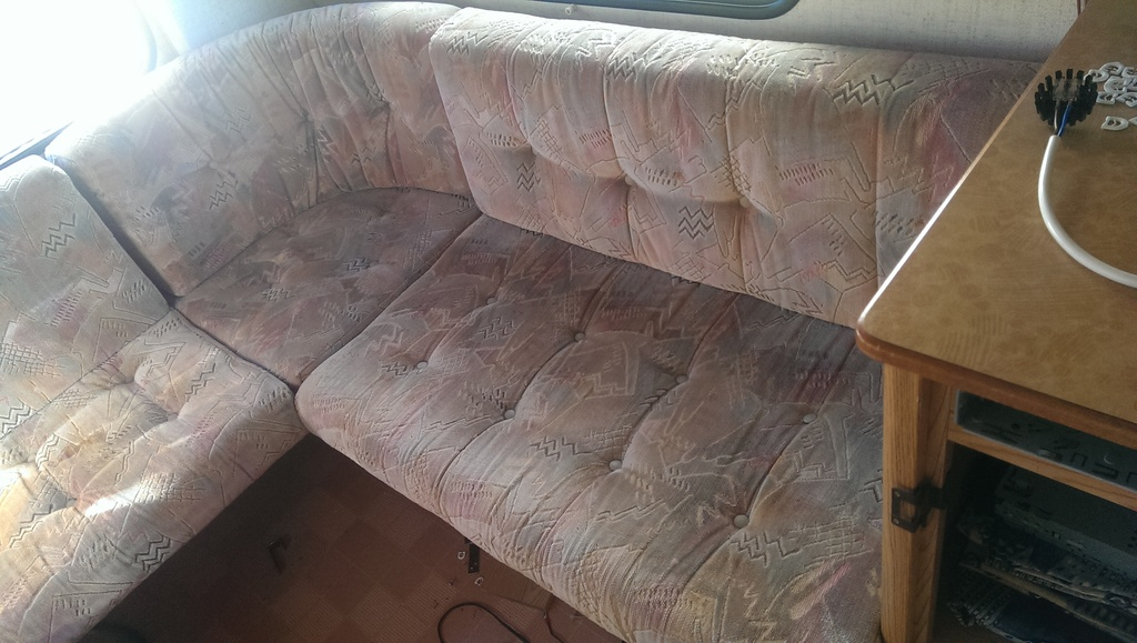 Dynorna på bakre soffrguppen i en Burstner 590 -91