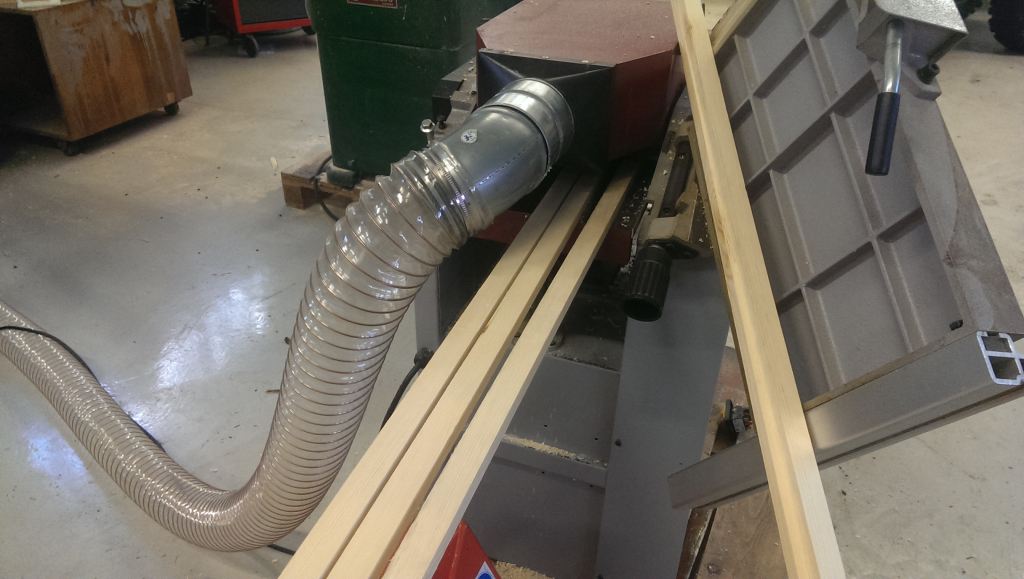 reglarna till husvagnen hyvlas till