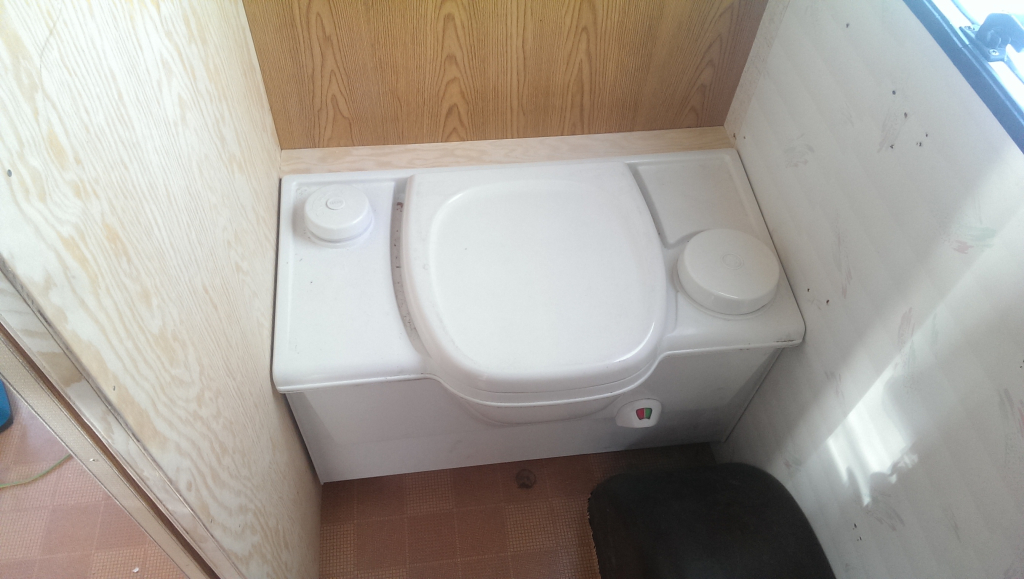 toaletten på plats (igen)